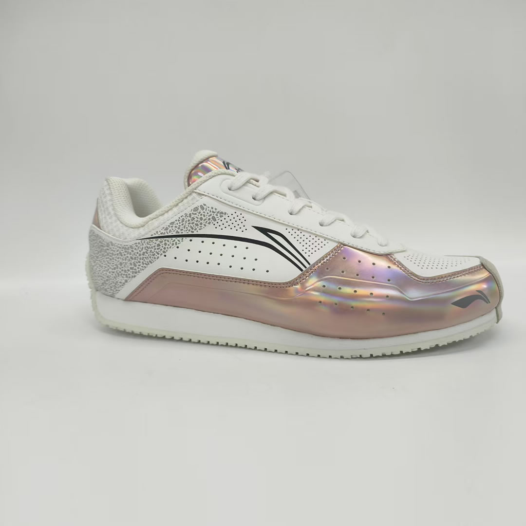 Fencing shoes